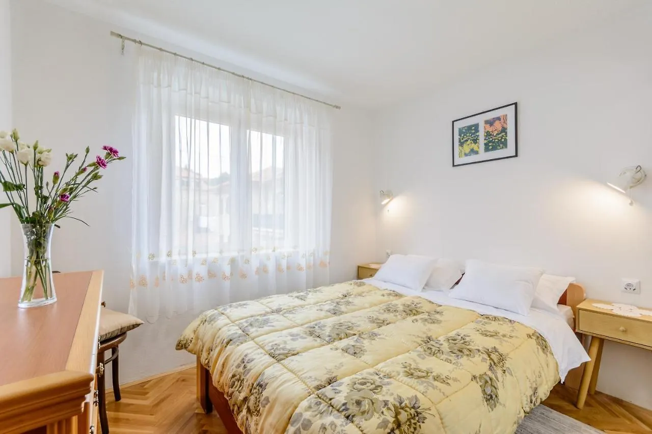 Apartments With Wifi Split - 11660